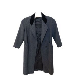Vintage 1980’s Beau Brem Ladies Coat Velvet Collar Made‎ In USA see measurements